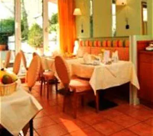 The Ascot Hotel Кёльн